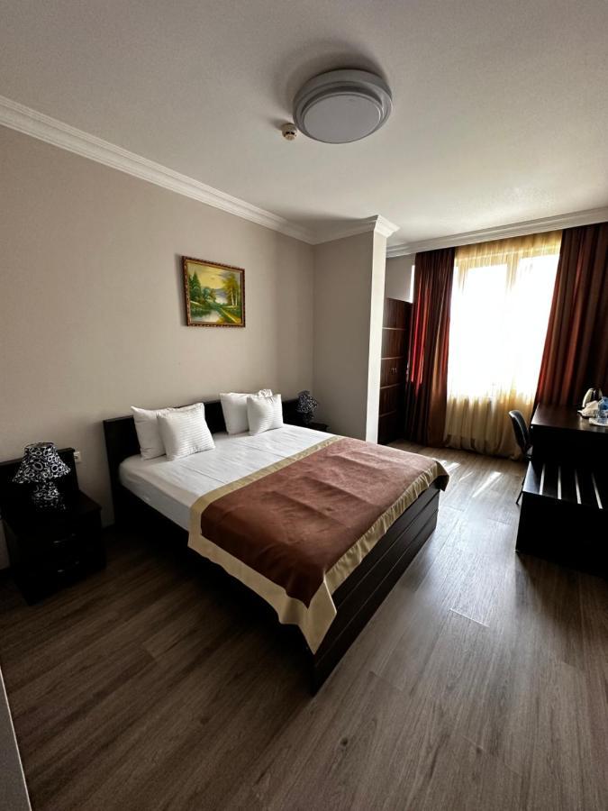 Hotel Brighton Batumi Exterior photo