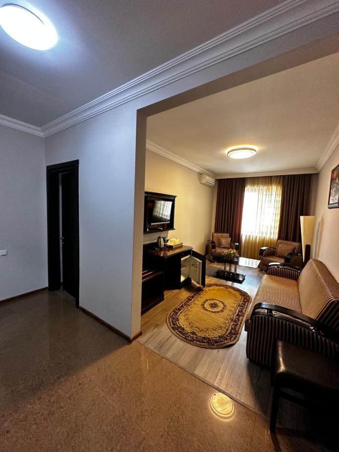 Hotel Brighton Batumi Exterior photo