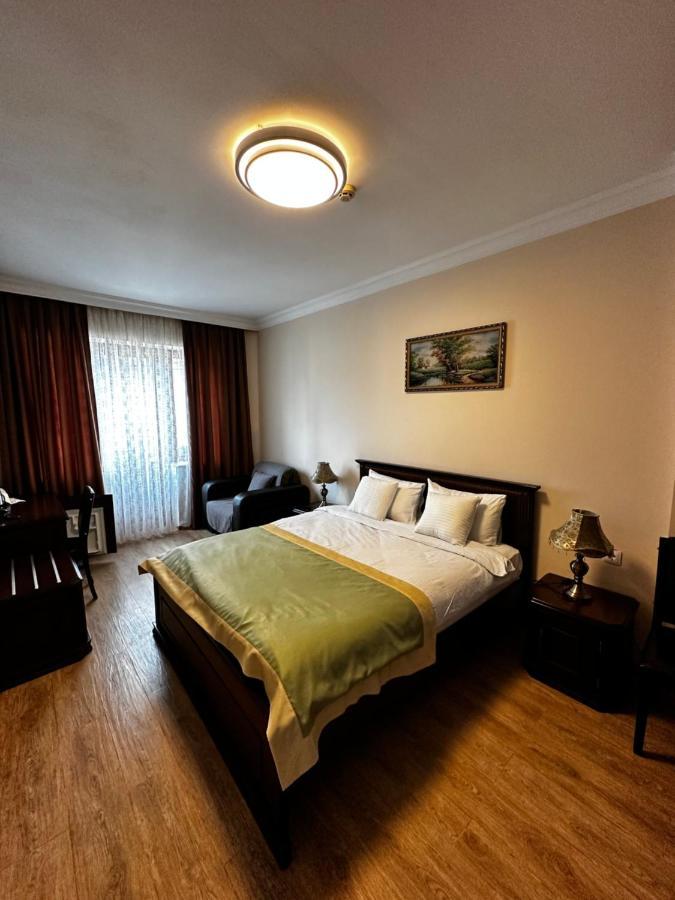 Hotel Brighton Batumi Exterior photo