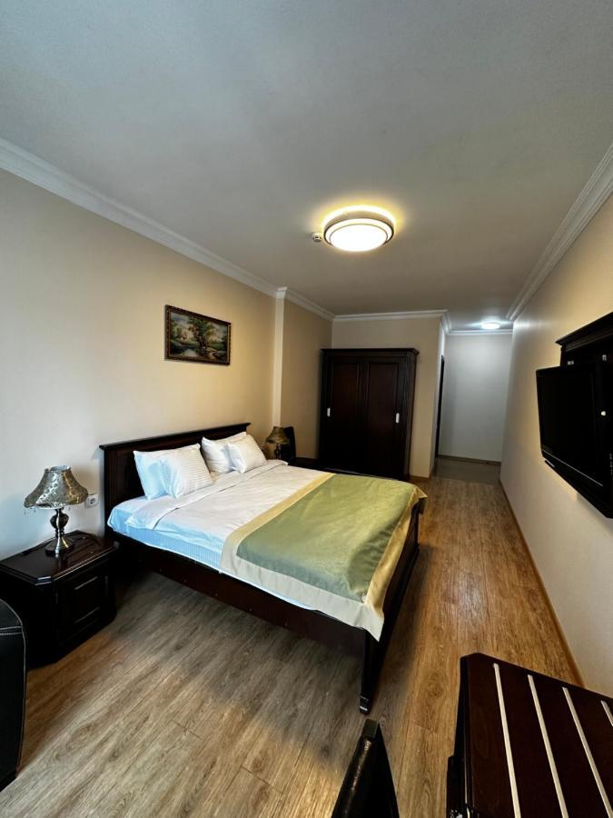 Hotel Brighton Batumi Exterior photo