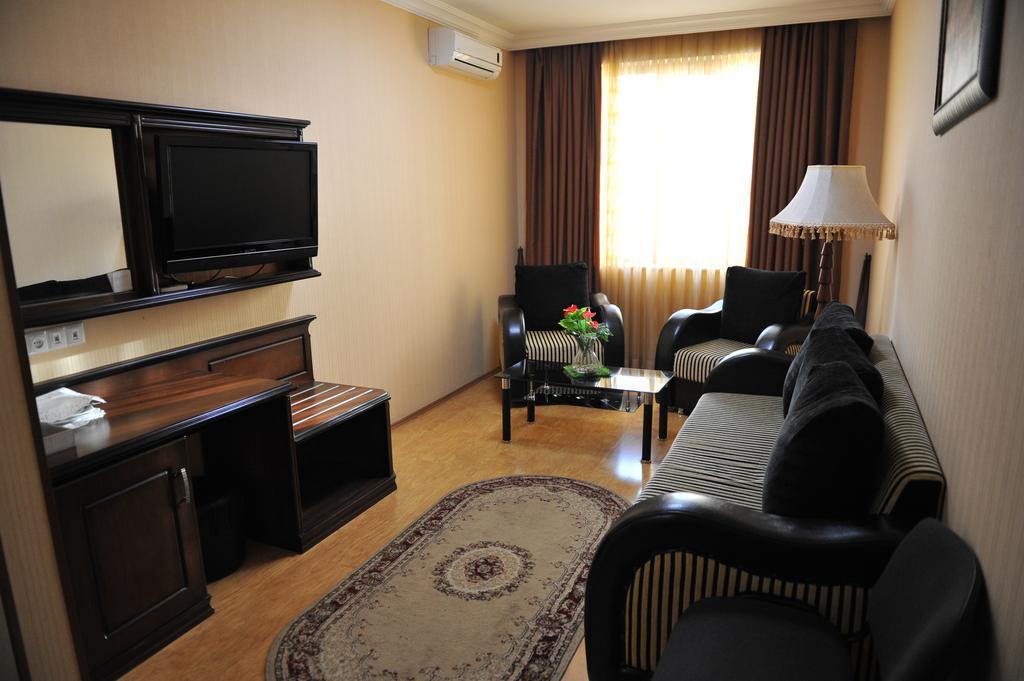 Hotel Brighton Batumi Exterior photo